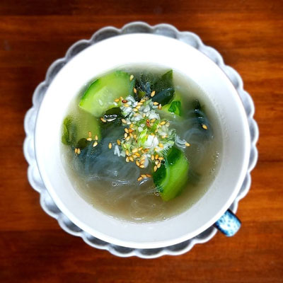 “春雨と胡瓜の中華風スープ”